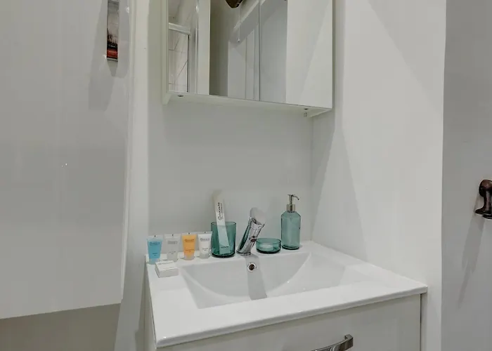 587 Stuart - Superb In *