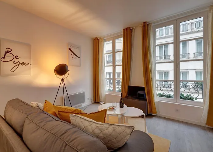 587 Stuart - Superb In * Paris